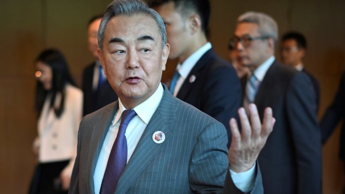 Хитой ташқи ишлар вазири Ван И Ҳиндистонга боради