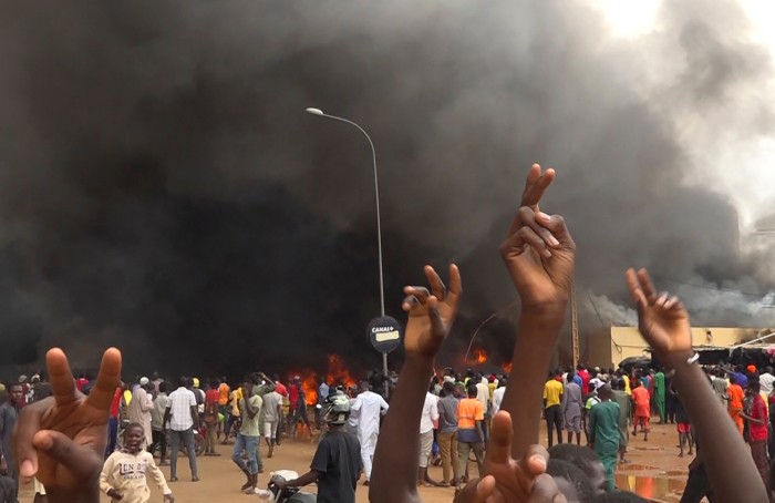 Le Monde: Франциянинг Нигерга аралашувига рухсат берилди