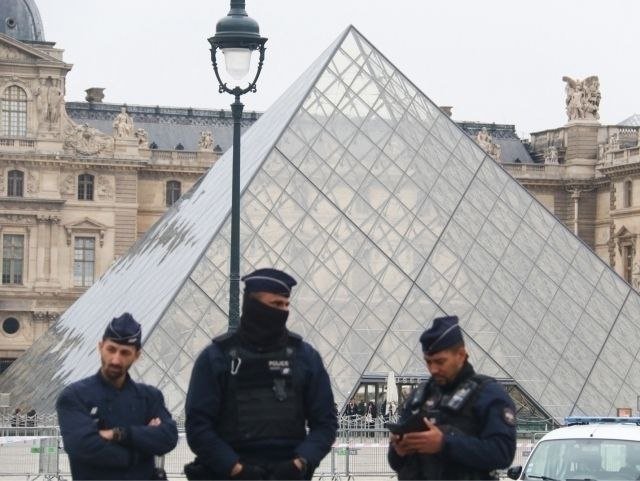 Luvrdagi o‘g‘rilik ishi bo‘yicha yana bir shaxs qo‘lga olindi Luvrdagi o‘g‘rilik ishi bo‘yicha yana bir shaxs qo‘lga olindi