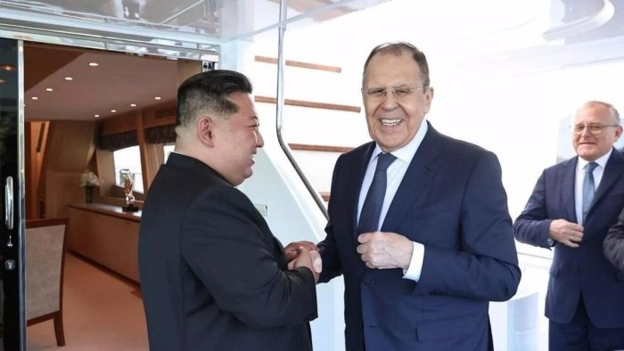 Сергей Лавров КХДРда Ким Чен Ин билан учрашди
