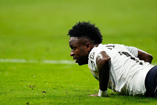 Vinisius Xabi Alonsodan norozi