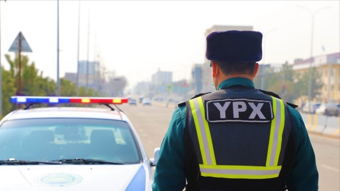 Toshkent shahrida YPX xodimi xizmat mashinasida mototsiklchi bilan poyga o‘ynadi