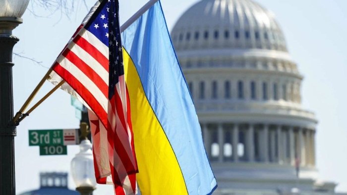 АҚШ сенаторлари Украинага 54,6 миллиард доллар ажратишни таклиф қилишди
