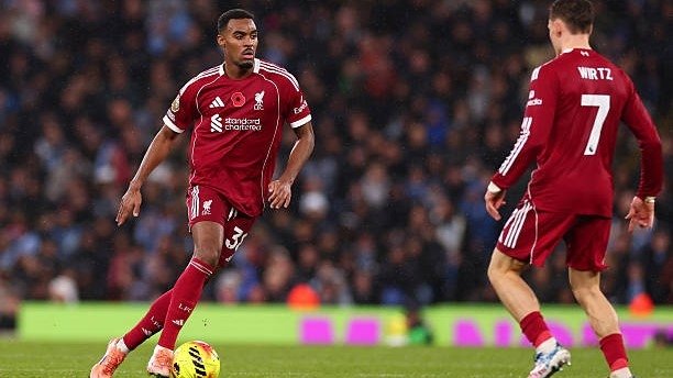 "Barselona" va "Real" niderlandiyalik yulduz uchun kurashadi