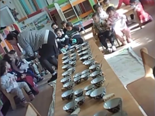 Самарқанддаги боғчада ҳам тарбиячи болаларни калтаклади