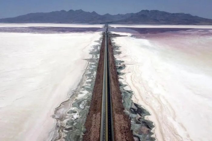 Eron Urmiya ko‘li qurib ketishi tufayli tuz bo‘roni xavfi haqida ogohlantirmoqda