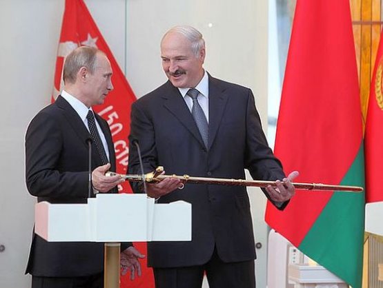 Lukashenko Belarusdagi isyon Rossiyada ham boshlanishini taxmin qildi
