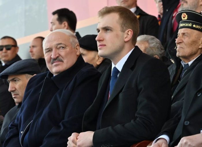 Лукашенко Москвадан иложи борича тезроқ жўнаб кетди