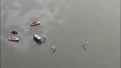 Uchish mashqlari fojea bilan tugadi — Shri-Lankada vertolyot suvga qulab tushdi