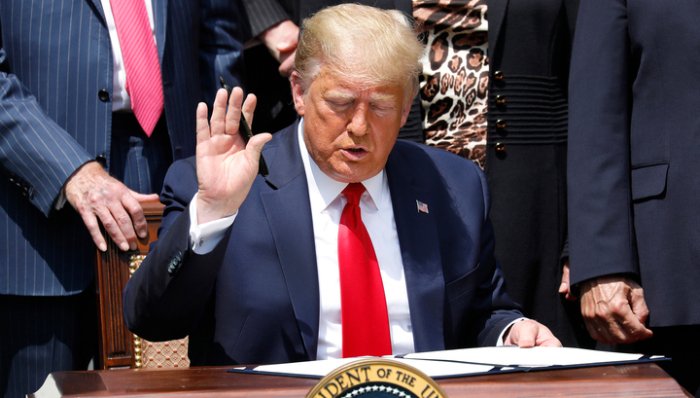 Трамп АҚШнинг ишчи визалари учун 100 минг доллар тўлов жорий этди