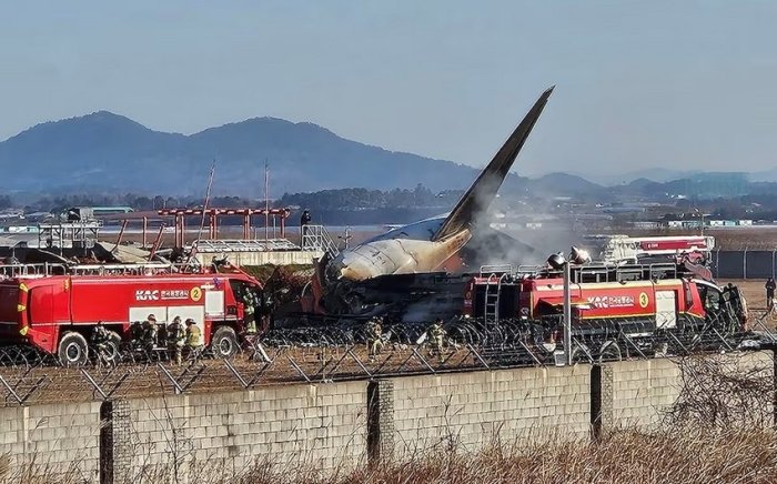 Жанубий Корея президенти Jeju Air самолёти ҳалокати қурбонлари хотирасига ҳурмат бажо келтирди