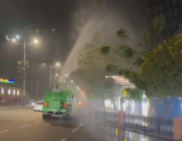 Тошкентда сув сепувчи машиналар ва фавворалар ишга туширилди