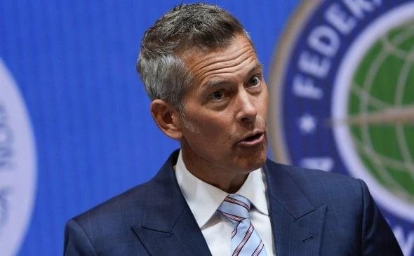 Шон Даффи: АҚШда барча рейслар тўхтатилиши мумкин