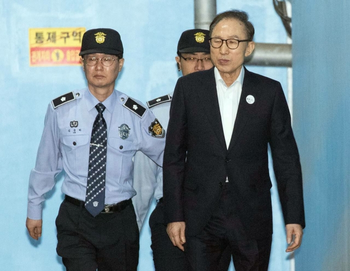 Janubiy Koreya sobiq prezidenti avf etildi