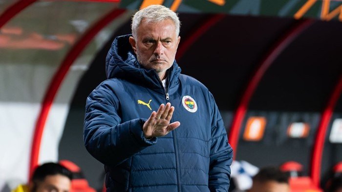 Mourinyo «Galatasaroy» ustidan sudga murojaat qildi