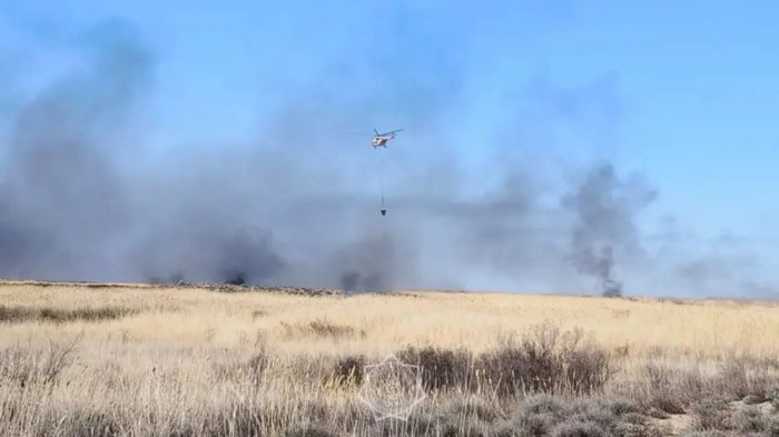 Qozog‘istonda suv toshqinidan zarar ko‘rilayotgan bir paytda tabiiy yong‘in boshlandi