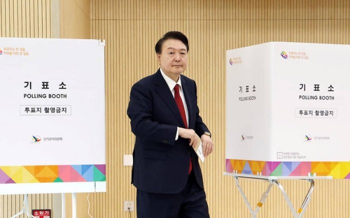 Hukumatdan chetlatilgan J.Koreyaning sobiq prezidenti bugungi saylovda ovoz berdi