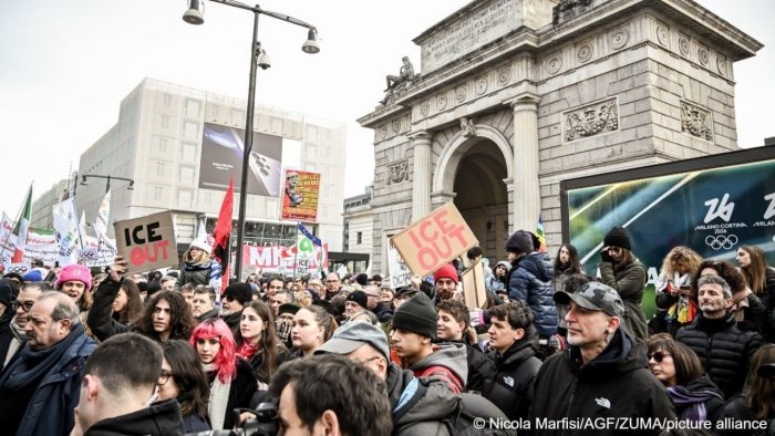 Milan shahri aholisi AQSh Immigrasiya xizmati agentlariga qarshi namoyishga chiqdi