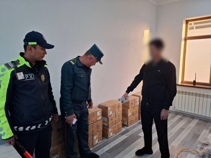 Наманганда ЙПХ ходимлари ноқонуний олиб кетилаётган 360 та iPhoneʼни тўхтатиб қолди