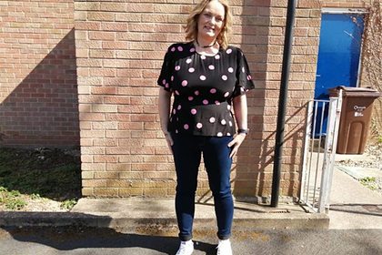 Ogay ona oglining dugonasi bilan porno