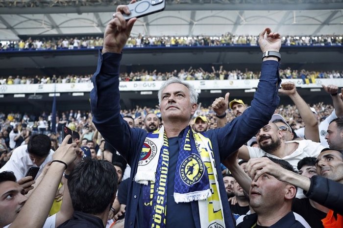 Mourinyo Turkiya klubidan haydaldi