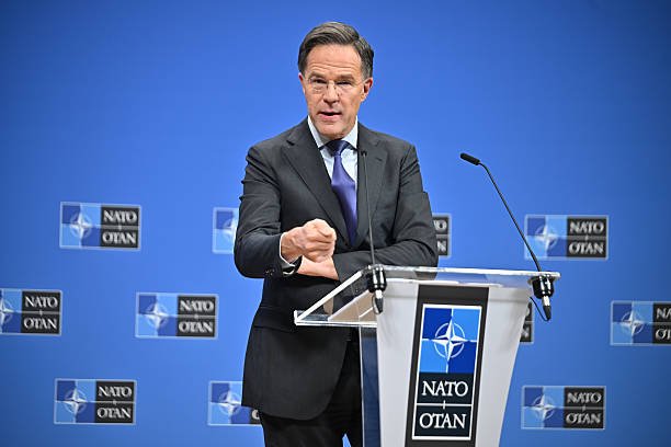 Рютте: НАТОда "B" режаси йўқ