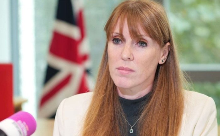 Buyuk Britaniyada amaldor uy xaridi uchun soliqni to‘liq to‘lamagani sababli iste’foga chiqdi