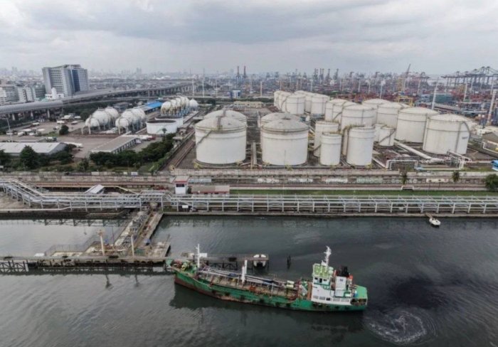 Эрондаги уруш халқаро нефт захираларини рекорд даражада қисқартирди — Bloomberg 