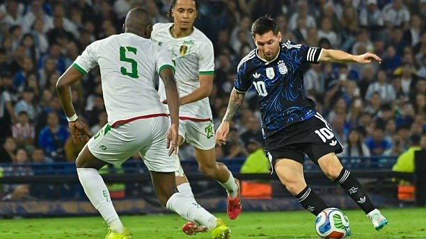 Мавританиялик футболчилар Мессининг либоси учун ўзаро баҳслашиб қолишди