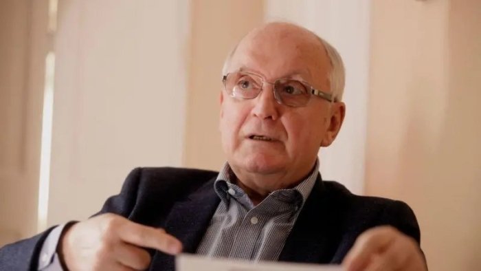 Венгрия парламенти янги президентни сайламоқда, номзод фақат бир киши