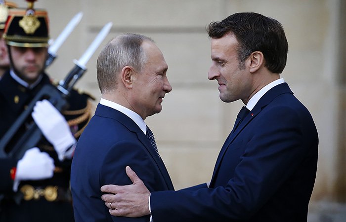 Makron Putin bilan telefon suhbati chog‘ida Ukrainada “imkon qadar tezroq” o‘t ochishni to‘xtatishga chaqirdi