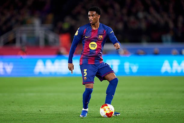 "Manchester Siti" "Barselona" himoyachisini nishonga oldi