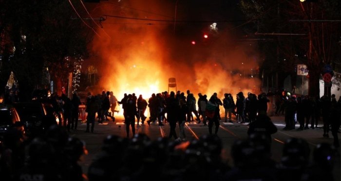 Болгарияда коррупцияга қарши намойишлар ҳукуматни бюджет лойиҳасини қайтариб олишга мажбур қилди