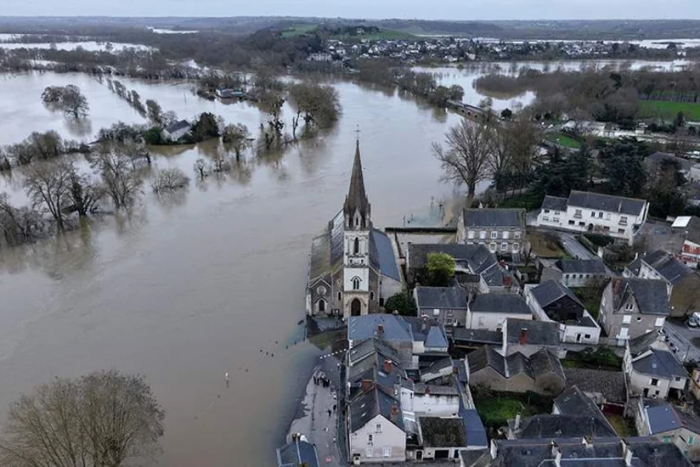 Франциянинг жануби-ғарбий қисмида 100 минг гектардан ортиқ майдонни сув остида қолди