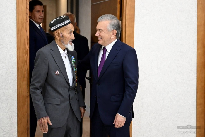 Шавкат Мирзиёев Иккинчи жаҳон уруши қатнашчилари ҳолидан хабар олди