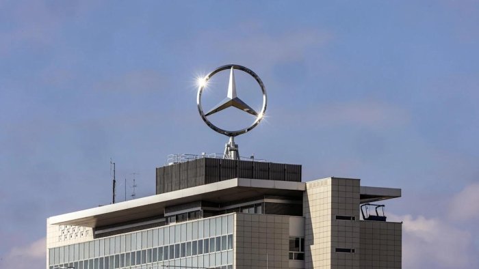 Mercedes Germaniyadagi zavodlardan birini yopish bilan tahdid qildi. Nega?