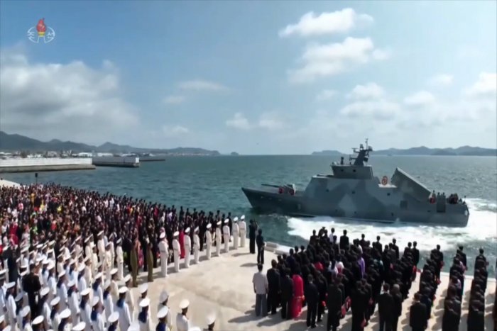 Shimoliy Koreyada harbiy kemani ishga tushirish vaqtida baxtsiz hodisa yuz berdi, bu mamlakat prezidentiga yoqmadi