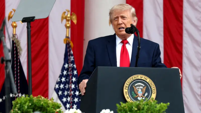 Трамп Америка мустақиллигининг 250 йиллигини сиёсий саҳнага айлантирмоқда — BBC таҳлили