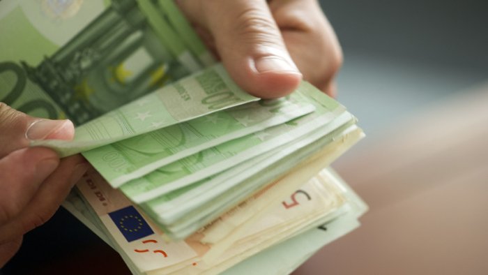Gruziyada rossiyaliklar kartalariga cheklov: 300 yevroli "to‘siq" nimani anglatadi?