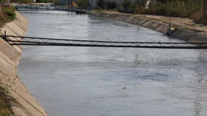 Сирдарёда ўқувчилар бўлган Gentra каналга тушиб кетди