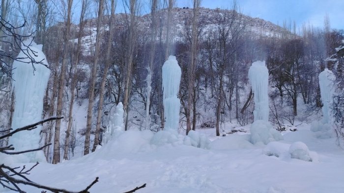 Qashqadaryoda suv tanqisligiga yechim sifatida sun’iy muzliklar barpo etildi
