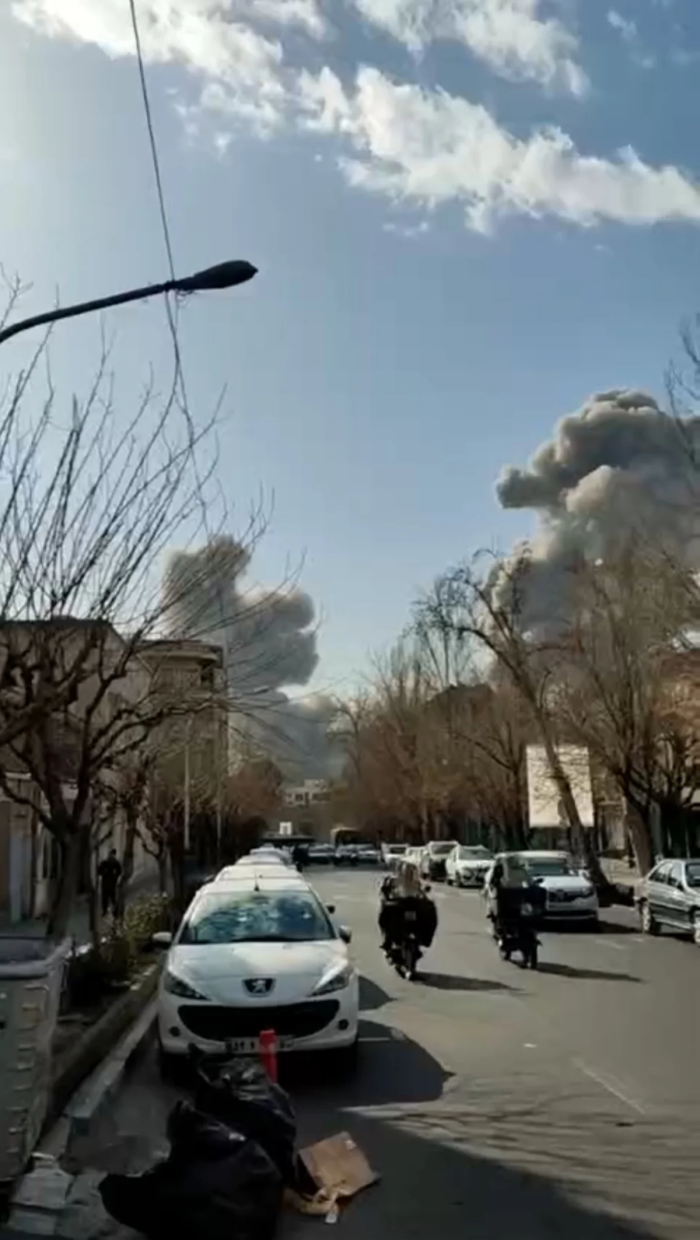 Xomeneyning Tehrondagi ofisiga hujum qilindi