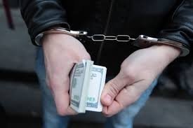 Samarqandda Isroilga ishga yuborishni va’da qilgan firibgar $7 ming bilan ushlandi