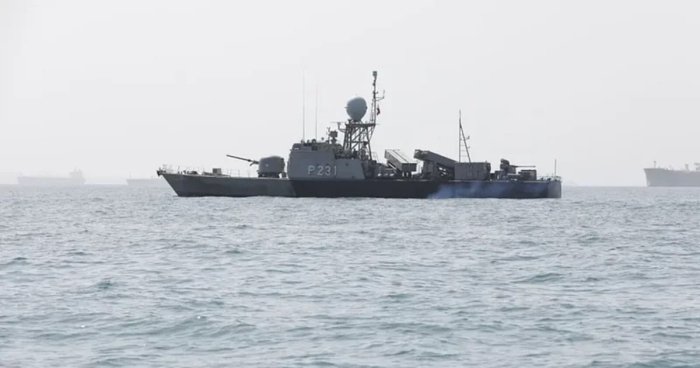 Eron kuchlari Ummon ko‘rfazida AQSh esminesi tomon hujum uyushtirdi