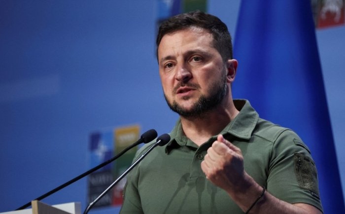 Zelenskiy: Ukraina G‘arbdan 128 ta F-16 qiruvchi samolyotini olishi kerak