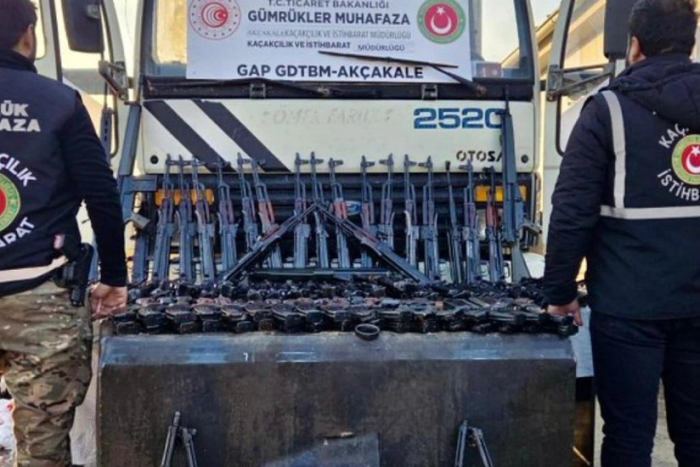 Turkiyada Suriya yuk mashinasining yoqilg‘i bakidan 51 ta avtomat topildi