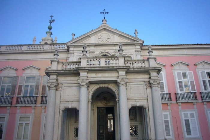 Portugaliya Erondagi elchixonasini yopdi