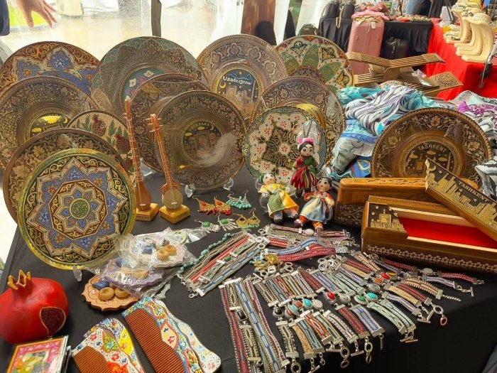 Toshkent to‘qimachilik va yengil sanoat instituti jamoasi Indoneziyadagi ko‘rgazmada ishtirok etdi