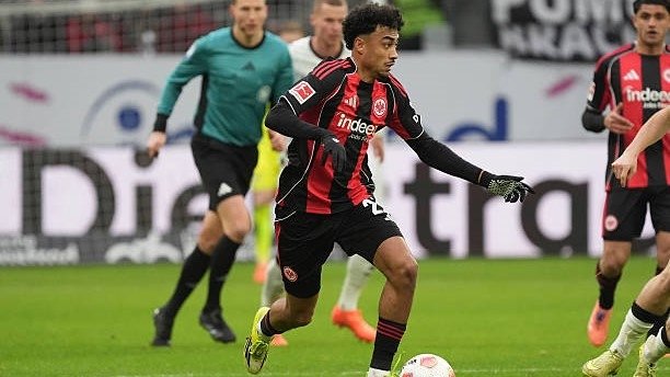 «Manchester Siti» va «Barselona» bir himoyachi uchun kurashadi