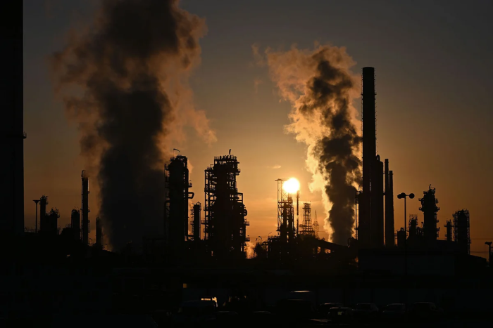 Eronda neft-kimyo majmuasiga qilingan hujumda besh kishi halok bo‘ldi